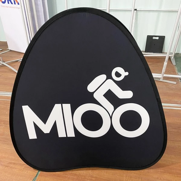 Почему всплывающие баннеры «Треугольник» становятся наиболее эффективным инструментом наружной рекламы для мероприятий и рекламных акций